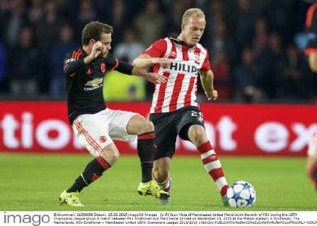 (L-R) Juan Mata of Manchester United ManU Jorrit Hendrix of PSV during the UEFA Champions League group B match between PSV Eindhoven and Manchester United on September 15, 2015 at the Philips stadium in Eindhoven, The Netherlands. PSV Eindhoven v Manchester United UEFA Champions League 2015 2016 xVIxxIVx 4331903