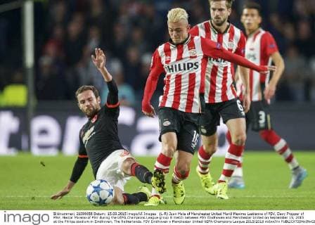 (L-R) Juan Mata of Manchester United ManU Maxime Lestienne of PSV, Davy Propper of PSV, Hector Moreno of PSV during the UEFA Champions League group B match between PSV Eindhoven and Manchester United on September 15, 2015 at the Philips stadium in Eindhoven, The Netherlands. PSV Eindhoven v Manchester United UEFA Champions League 2015 2016 xVIxxIVx 4331905