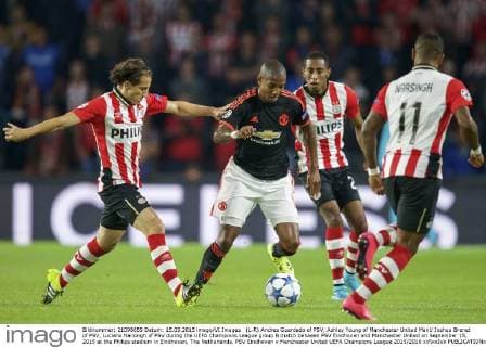 (L-R) Andres Guardado of PSV, Ashley Young of Manchester United ManU Joshua Brenet of PSV, Luciano Narsingh of PSV during the UEFA Champions League group B match between PSV Eindhoven and Manchester United on September 15, 2015 at the Philips stadium in Eindhoven, The Netherlands. PSV Eindhoven v Manchester United UEFA Champions League 2015 2016 xVIxxIVx 4331906