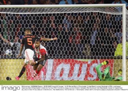 (L-R) Marcos Rojo of Manchester United ManU Luciano Narsingh of PSV, goalkeeper David de Gea of Manchester United during the UEFA Champions League group B match between PSV Eindhoven and Manchester United on September 15, 2015 at the Philips stadium in Eindhoven, The Netherlands. PSV Eindhoven v Manchester United UEFA Champions League 2015 2016 xVIxxIVx 4331913