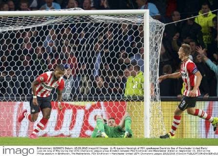 (L-R) Luciano Narsingh of PSV, goalkeeper David de Gea of Manchester United ManU Luuk de Jong of PSV during the UEFA Champions League group B match between PSV Eindhoven and Manchester United on September 15, 2015 at the Philips stadium in Eindhoven, The Netherlands. PSV Eindhoven v Manchester United UEFA Champions League 2015 2016 xVIxxIVx 4331918