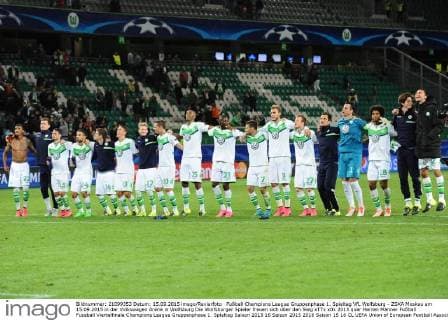 Fußball Champions League Gruppenphase 1. Spieltag VfL Wolfsburg - ZSKA Moskau am 15.09.2015 in der Volkswagen Arena in Wolfsburg Die Wolfsburger Spieler freuen sich über den Sieg xTTx