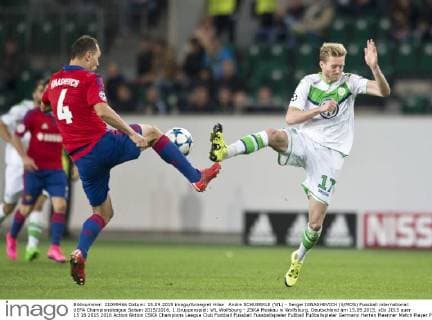 Andre SCHUERRLE (VfL) - Sergei IGNASHEVICH (li MOS) Fussball international: UEFA Championsleague Saison 2015 2016, 1.Gruppenspiel: VfL Wolfsburg - ZSKA Moskau in Wolfsburg, Deutschland am 15.09.2015,