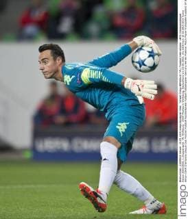 Torwart Diego BENAGLIO (VfL) Fussball international: UEFA Championsleague Saison 2015 2016, 1.Gruppenspiel: VfL Wolfsburg - ZSKA Moskau in Wolfsburg, Deutschland am 15.09.2015,