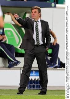 Trainer Dieter Hecking zeigend Einzelbild Freisteller Aktion Fußball Fussball UEFA Championsleague Herren Saison 2015 2016 15.09.2015 VfL Wolfsburg vs. ZSKA Moskau