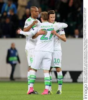 Naldo, Maximilian Arnold, Julian Draxler Freude Emotion jubelnd Jubel nach Spielende Fußball Fussball UEFA Championsleague Herren Saison 2015 2016 15.09.2015 VfL Wolfsburg vs. ZSKA Moskau
