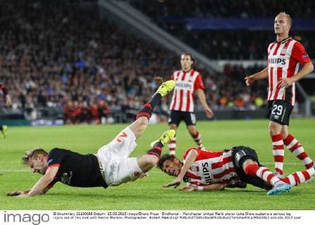 Eindhoven - Manchester United ManU player Luke Shaw sustains a serious leg injury out of this duel with Hector Moreno. Photographer: Robert Meerding 