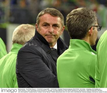 15.09.2015, Fussball Championsleague 2015 2016, Vorrunde, 1.Spieltag, VfL Wolfsburg - ZSKA Moskau, in der Volkswagen-Arena Wolfsburg. Manager und Geschäftsführer Klaus Allofs (Wolfsburg) nachdenklich. 