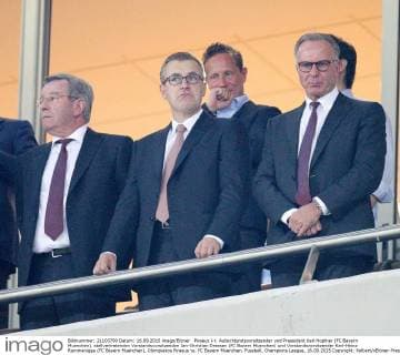 Piraeus l-r: Aufsichtsratsvorsitzender und Praesident Karl Hopfner (FC Bayern Muenchen), stellvertretenden Vorstandsvorsitzenden Jan-Christian Dreesen (FC Bayern Muenchen) und Vorstandsvorsitzender Karl-Heinz Rummenigge (FC Bayern Muenchen), Olympiakos Piraeus vs. FC Bayern Muenchen, Fussball, Champions League, 16.09.2015 Copyright: Kolbert xEibner-Pressefoto EP_ckt