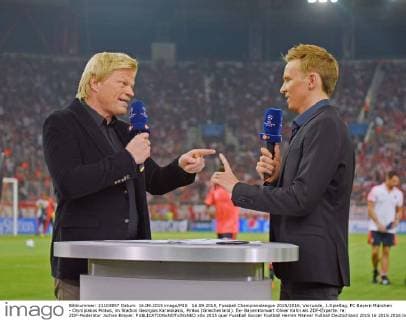 16.09.2015, Fussball Championsleague 2015 2016, Vorrunde, 1.Spieltag, FC Bayern München - Olympiakos Piräus, im Stadion Georgios Karaiskakis, Piräus (Griechenland). Ex- Bayerntorwart Oliver Kahn als ZDF-Experte. re: ZDF-Moderator Jochen Breyer. 