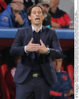 Roger SCHMIDT, Trainer Leverkusen Halbfigur, Freisteller , Aktion, Einzelbild, Portrait, Porträt, gestikuliert und gibt Anweisungen, Aktion, Einzelbild, Gestik, Geste, Handbewegung, zeigen, deuten BAYER 04 LEVERKUSEN - FC BATE BORISOV , Fussball UEFA Champions League, Gruppenphase, Leverkusen, 16.09.2015 CL Saison 2015 2016,