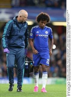 Chelsea s Willian looks on dejected as he pulls his hamstring and goes off injured UEFA Champions League - Chelsea vs Maccabi Tel Aviv - Stamford Bridge - England - 16th September 2015 - Picture David Klein Sportimage EDITORIAL USE ONLY. No use with unauthorised audio, video, data, fixture lists, club league logos or live services. Online in-match use limited to 120 images, no video emulation. No use in betting, games or single club league player publications.