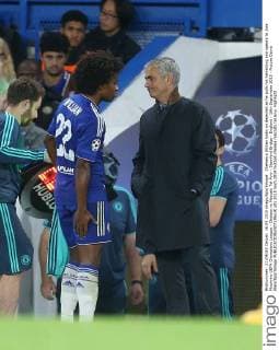Chelsea s Willian looks on dejected as he pulls his hamstring and speaks to Jose Mourinho UEFA Champions League - Chelsea vs Maccabi Tel Aviv - Stamford Bridge - England - 16th September 2015 - Picture David Klein Sportimage EDITORIAL USE ONLY. No use with unauthorised audio, video, data, fixture lists, club league logos or live services. Online in-match use limited to 120 images, no video emulation. No use in betting, games or single club league player publications.