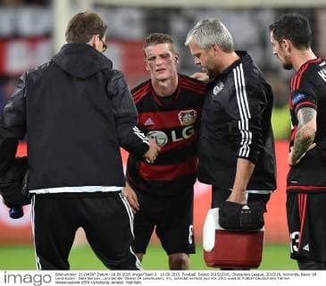 16.09.2015, Fussball, Saison 2015 2016, Champions League, 2015 16, Vorrunde, Bayer 04 Leverkusen - Bate Borisov, Lars Bender (Bayer 04 Leverkusen), mi., scheidet verletzt aus