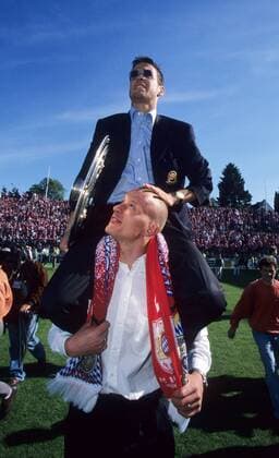 Fußball, FC Bayern München, Deutscher Meister 1997 Mehmet Scholl und Carsten Janker (FC Bayern München) in Gladbach