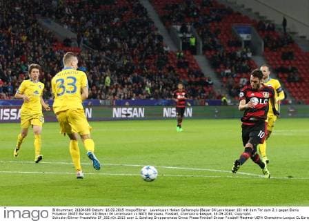 Leverkusen Hakan Calhanoglu (Bayer 04 Leverkusen 10) mit dem Tor zum 2:1 gegen Denis Polyakov (BATE Borisov 33) Bayer 04 Leverkusen vs BATE Baryssau, Fussball, Champions-League, 16.09.2015, Copyright: Schueler Eibner-Pressefoto EP_JSE