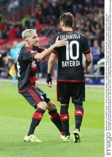Leverkusen Kevin Kampl (Bayer Leverkusen 44) und Hakan Calhanoglu (Bayer 04 Leverkusen 10) beim Torjubel nach dem Treffer zum 2:1 Bayer 04 Leverkusen vs BATE Baryssau, Fussball, Champions-League, 16.09.2015, Copyright: Schueler Eibner-Pressefoto EP_JSE