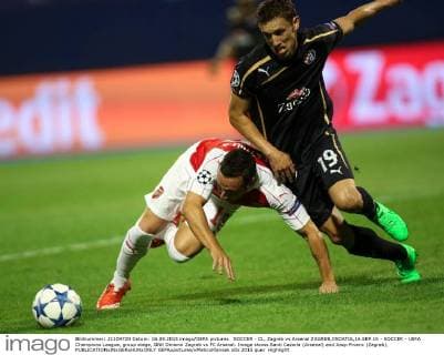 SOCCER - CL, Zagreb vs Arsenal ZAGREB,CROATIA,16.SEP.15 - SOCCER - UEFA Champions League, group stage, GNK Dinamo Zagreb vs FC Arsenal. Image shows Santi Cazorla (Arsenal) and Josip Pivaric (Zagreb). GEPAxpictures xMaticxKlansek
