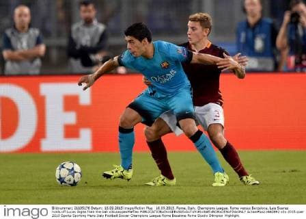 16.09.2015. Rome, Italy. Champions League. Roma versus Barcelona. Luis Suarez holds off Lucas Digne from the ball xGiuseppexMaffiax  ActionPlus11660892