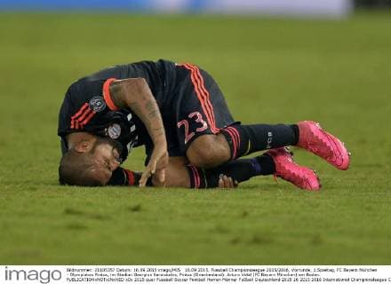 16.09.2015, Fussball Championsleague 2015 2016, Vorrunde, 1.Spieltag, FC Bayern München - Olympiakos Piräus, im Stadion Georgios Karaiskakis, Piräus (Griechenland). Arturo Vidal (FC Bayern München) am Boden. 