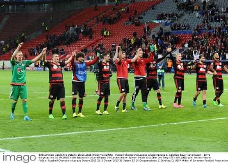 Fußball Champions League Gruppenphase 1. Spieltag Bayer Leverkusen - BATE Baryssau am 16.09.2015 in der BayArena in Leverkusen Die Leverkusener Spieler freuen sich über den Sieg xTTx