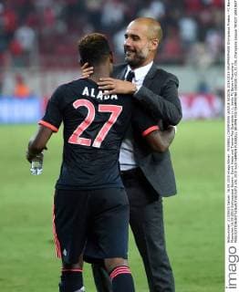 FUSSBALL CHAMPIONS LEAGUE SAISON 2014 2015 GRUPPENPHASE Olympiakos Piraeus - FC Bayern Muenchen 16.09.2015 Schlussjubel Bayern: David Alaba und Trainer Pep Guardiola (v.l., beide FC Bayern Muenchen) 