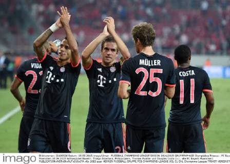 FUSSBALL CHAMPIONS LEAGUE SAISON 2014 2015 GRUPPENPHASE Olympiakos Piraeus - FC Bayern Muenchen 16.09.2015 Schlussjubel Bayern: Thiago Alcantara, Philipp Lahm, Thomas Mueller und Douglas Costa (v.l., alle FC Bayern Muenchen) 