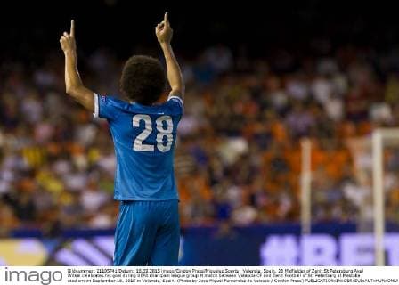 Valencia, Spain. 28 Midfielder of Zenit St Petersburg Axel Witsel celebrates his goal during UEFA champion league group H match between Valencia CF and Zenit Football of St. Peterburg at Mestalla stadium on September 16, 2015 in Valencia, Spain. (Photo by Jose Miguel Fernandez de Velasco Cordon Press) 