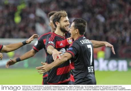 Admir MEHMEDI, Lev 14 Torschuss, schiesst das Tor zum 1-0 Torjubel, Jubel nach dem Tor zum 1-0 Javier HERNANDEZ, CHICCHARITO, Lev 7 BAYER 04 LEVERKUSEN - FC BATE BORISOV 4-1 , Fussball UEFA Champions League, Gruppenphase, Leverkusen, 16.09.2015 CL Saison 2015 2016,