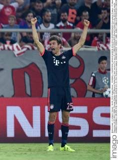 FUSSBALL CHAMPIONS LEAGUE SAISON 2014 2015 GRUPPENPHASE Olympiakos Piraeus - FC Bayern Muenchen 16.09.2015 JUBEL Thomas Mueller (FC Bayern Muenchen) nach seinem Tor zum 0-1 