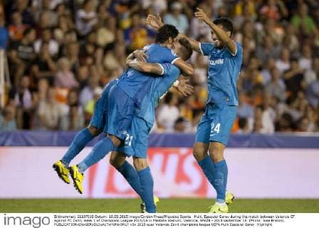 Hulk, Ezequiel Garay during the match between Valencia CF against FC Zenit, week 1 of Champions League 2015 16 in Mestalla stadium, Valencia, SPAIN - 2015 september 16. (Photo: Jose Breton). 