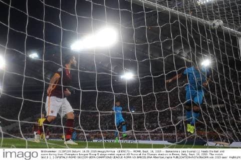 (150917) -- ROME, Sept. 16, 2015 -- Barcelona s Luis Suarez (L) heads the ball and score during their Champions League Group E stage match against AS Roma at the Olympic stadium in Rome, Italy, Sept. 16, 2015. The match tied 1-1. ) (SP)ITALY-ROME-SOCCER-UEFA CHAMPIONS LEAGUE-ROMA VS BARCELONA AlbertoxLingria 