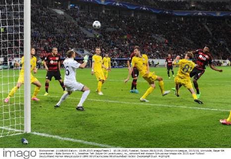 16.09.2015, Fussball, Saison 2015 2016, Champions League, 2015 16, Vorrunde, Bayer 04 Leverkusen - Bate Borisov 4:1, Jonathan Tah (Bayer 04 Leverkusen), re., scheitert mit diesem Schuss nur knapp
