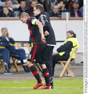 BENDER Lars Kapitaen Team Bayer 04 Leverkusen verletzt UEFA Champions League Gruppe E Spiel Bayer 04 Leverkusen-FC Bate Borisov 4 : 1 am 16.September 2015 in der BayArena in Leverkusen 