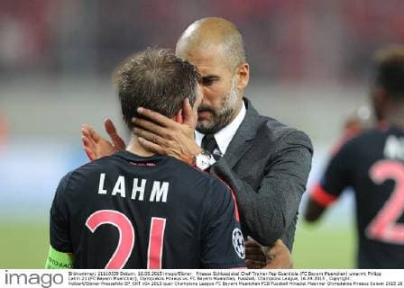 Piraeus Schlussjubel Chef-Trainer Pep Guardiola (FC Bayern Muenchen) umarmt Philipp Lahm 21 (FC Bayern Muenchen), Olympiakos Piraeus vs. FC Bayern Muenchen, Fussball, Champions League, 16.09.2015 , Copyright: Kolbert Eibner-Pressefoto EP_CKT