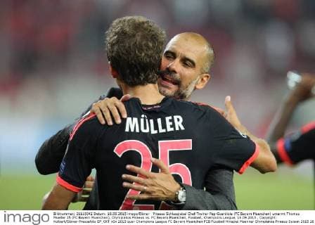 Piraeus Schlussjubel Chef-Trainer Pep Guardiola (FC Bayern Muenchen) umarmt Thomas Mueller 25 (FC Bayern Muenchen), Olympiakos Piraeus vs. FC Bayern Muenchen, Fussball, Champions League, 16.09.2015 , Copyright: Kolbert Eibner-Pressefoto EP_CKT