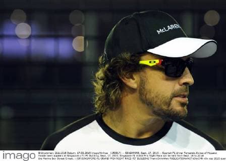 (150917) -- SINGAPORE, Sept. 17, 2015 -- Spanish F1 driver Fernando Alonso of McLaren Honda team appears at Singapore s F1 Pit Building, Sept. 17, 2015. Singapore F1 Grand Prix Night Race will be held from Sept. 18 to 20 at the Marina Bay Street Circuit. ) (SP)SINGAPORE-F1 GRAND PRIX NIGHT RACE-PIT BUILDING ThenxChihxWey 