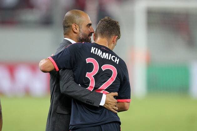 Piraeus Schlussjubel Chef-Trainer Pep Guardiola (FC Bayern Muenchen) umarmt Joshua Kimmich 32 (FC Bayern Muenchen), Olympiakos Piraeus vs. FC Bayern Muenchen, Fussball, Champions League, 16.09.2015 , Copyright: Kolbert Eibner-Pressefoto EP_CKT