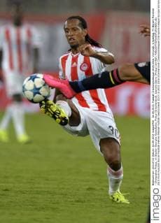 16.09.2015, Fussball Championsleague 2015 2016, Vorrunde, 1.Spieltag, FC Bayern München - Olympiakos Piräus, im Stadion Georgios Karaiskakis, Piräus (Griechenland). Leandro Salino (Piräus) am Ball. 