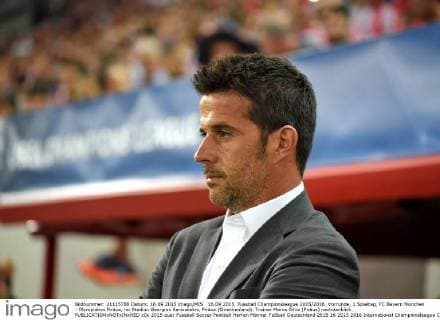 16.09.2015, Fussball Championsleague 2015 2016, Vorrunde, 1.Spieltag, FC Bayern München - Olympiakos Piräus, im Stadion Georgios Karaiskakis, Piräus (Griechenland). Trainer Marco Silva (Piräus) nachdenklich. 