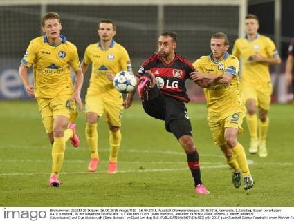 16.09.2015, Fussball Championsleague 2015 2016, Vorrunde, 1.Spieltag, Bayer Leverkusen - BATE Baryssau, in der BayArena Leverkusen. v.l. Kaspars Dubra (Bate Borisov), Aleksadr Karnitski (Bate Borisov)), Karim Bellarabi (Leverkusen) und Ilya Aleksievich (Bate Borisov) im Duell um den Ball. 