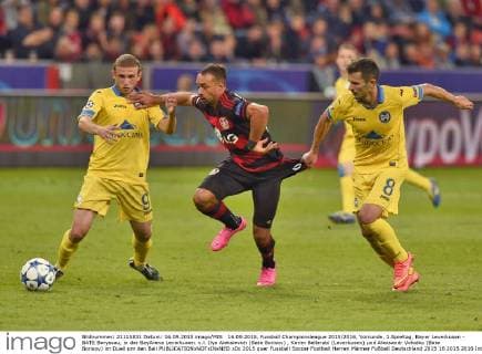 16.09.2015, Fussball Championsleague 2015 2016, Vorrunde, 1.Spieltag, Bayer Leverkusen - BATE Baryssau, in der BayArena Leverkusen. v.l. Ilya Aleksievich (Bate Borisov) , Karim Bellarabi (Leverkusen) und Alexsandr Volodko (Bate Borisov) im Duell um den Ball 