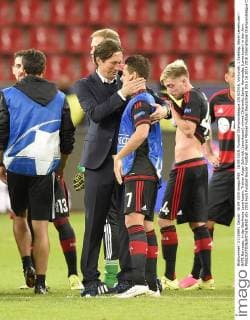 16.09.2015, Fussball Championsleague 2015 2016, Vorrunde, 1.Spieltag, Bayer Leverkusen - BATE Baryssau, in der BayArena Leverkusen. Trainer Roger Schmidt (Leverkusen) nimmt Chicharito Javier Hernandez (Leverkusen) in den Arm. 