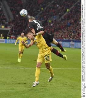 16.09.2015, Fussball Championsleague 2015 2016, Vorrunde, 1.Spieltag, Bayer Leverkusen - BATE Baryssau, in der BayArena Leverkusen. v.l. Denis Polyakov (Bate Borisov) gegen Kyriakos Papadopulos (Leverkusen) 