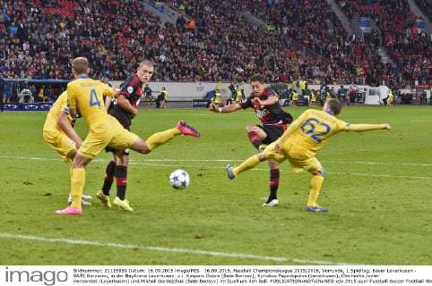 16.09.2015, Fussball Championsleague 2015 2016, Vorrunde, 1.Spieltag, Bayer Leverkusen - BATE Baryssau, in der BayArena Leverkusen. v.l. Kaspars Dubra (Bate Borisov), Kyriakos Papadopulos (Leverkusen), Chicharito Javier Hernandez (Leverkusen) und Mikhail Gordejchuk (Bate Borisov) im Duell um den Ball. 