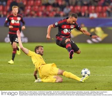 16.09.2015, Fussball Championsleague 2015 2016, Vorrunde, 1.Spieltag, Bayer Leverkusen - BATE Baryssau, in der BayArena Leverkusen. Karim Bellarabi (re, Leverkusen) setzt sich durch. 