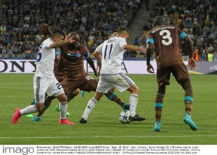 Sept. 16, 2015 - Kiev, Ukraine - Junior Moraes (C) of Dynamo vies for a ball during the UEFA Champions League Group G stage football match between FC Dynamo Kyiv and FC Porto at NSK Olimpiyskyi Stadium. Ukraine : Dynamo Kyiv versus Porto match - ZUMAp133