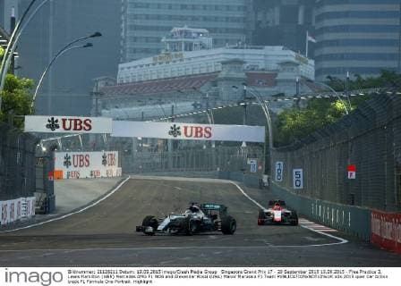 Singapore Grand Prix 17 - 20 September 2015 19.09.2015 - Free Practice 3, Lewis Hamilton (GBR) Mercedes AMG F1 W06 and Alexander Rossi (USA) Manor Marussia F1 Team 