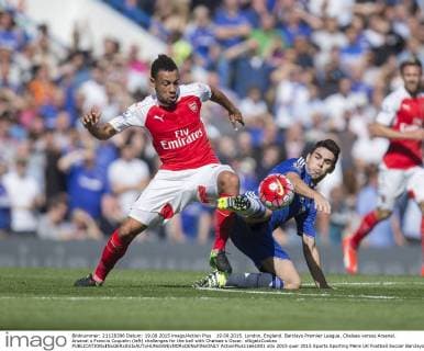 19.09.2015. London, England. Barclays Premier League. Chelsea versus Arsenal. Arsenal s Francis Coquelin (left) challenges for the ball with Chelsea s Oscar. xNigelxCookex  ActionPlus11661801