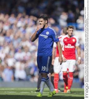 19.09.2015. London, England. Barclays Premier League. Chelsea versus Arsenal. Perhaps a bite of a smile from Chelsea s Diego Costa after Arsenal s Gabriel Paulista is shown the red card. xNigelxCookex  ActionPlus11661807